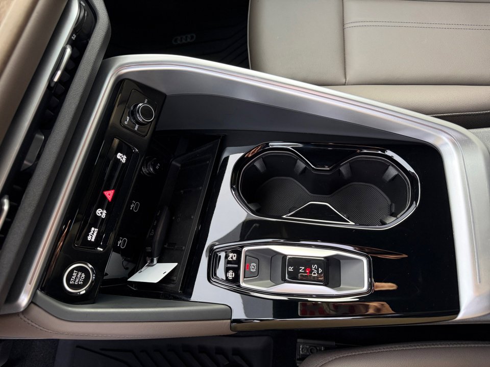 Certified 2025 Audi Q5 Premium w/ Convenience Package image 33