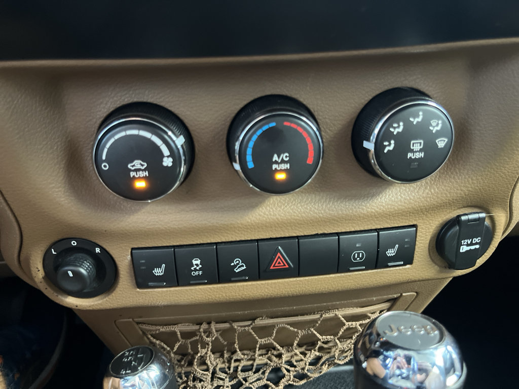 Used 2015 Jeep Wrangler Unlimited Sahara w/ Mopar Chrome Edition Group AWD/4WD image 17