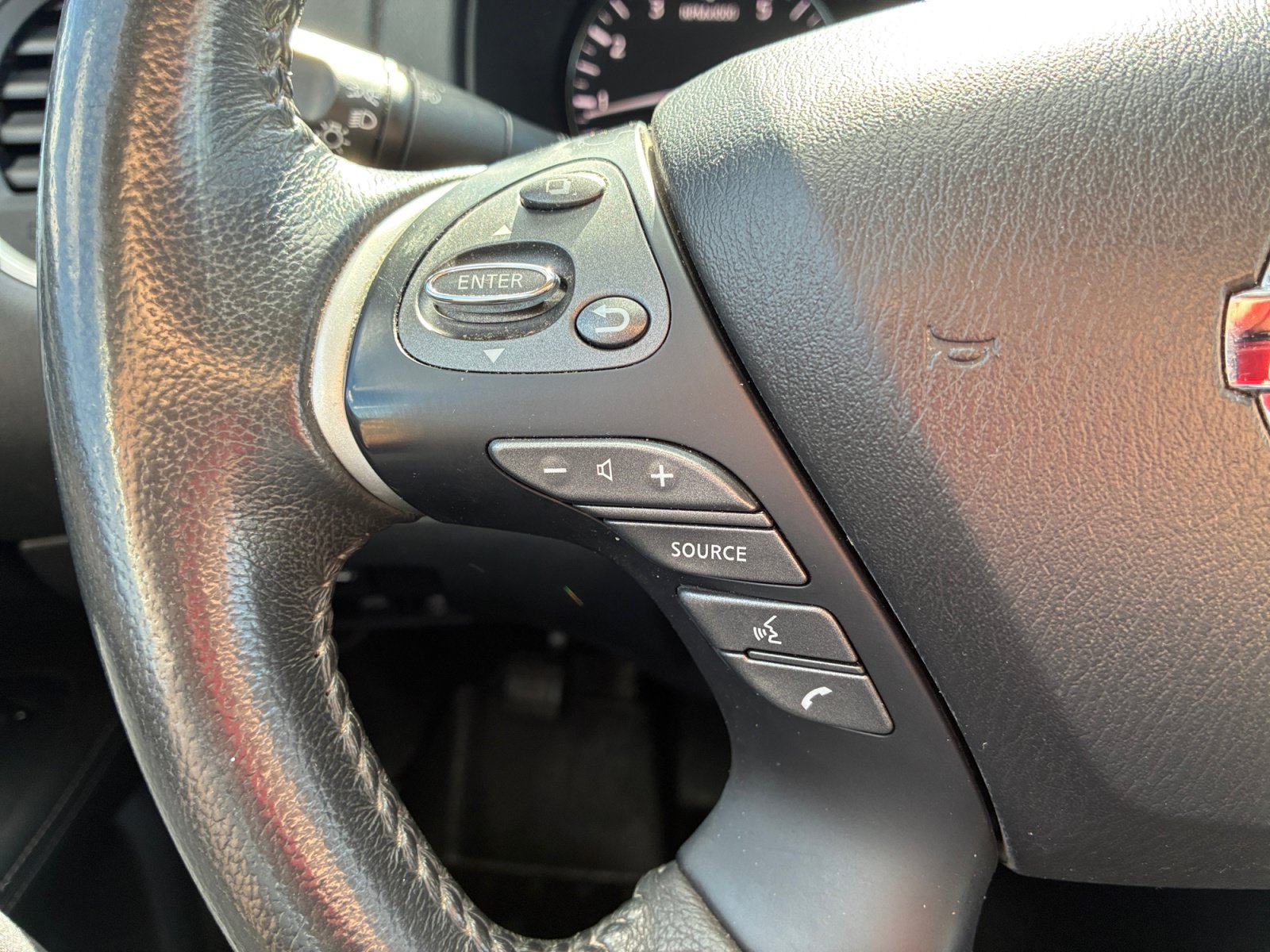 Used 2018 Nissan Pathfinder SL AWD/4WD image 20