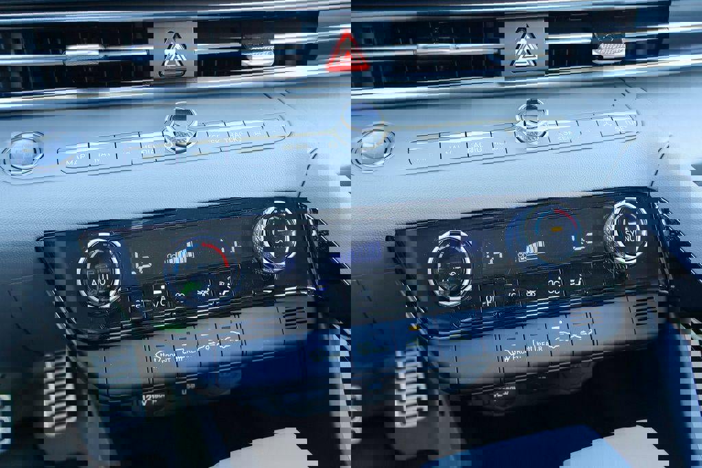 New 2026 Hyundai Elantra Sport image 18