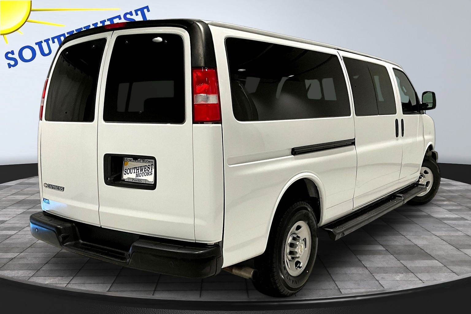 Used 2023 Chevrolet Express 3500 LS RWD image 7