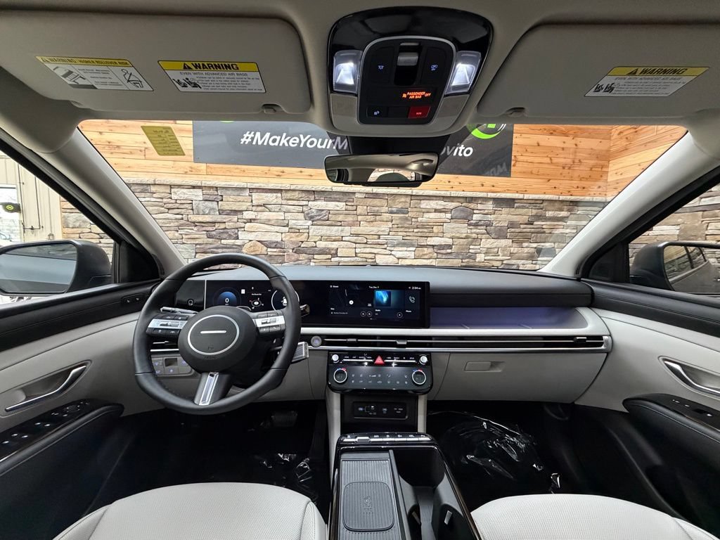 Used 2025 Hyundai Tucson Limited AWD/4WD image 16