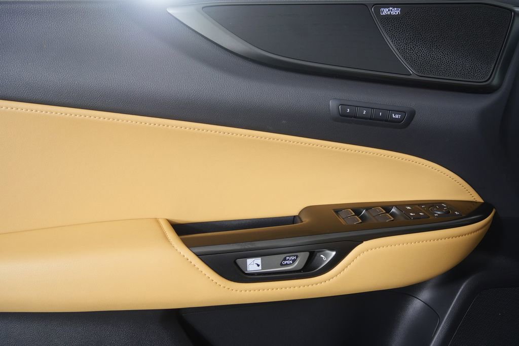 Used 2024 Lexus NX 300h AWD w/ Luxury Package image 9