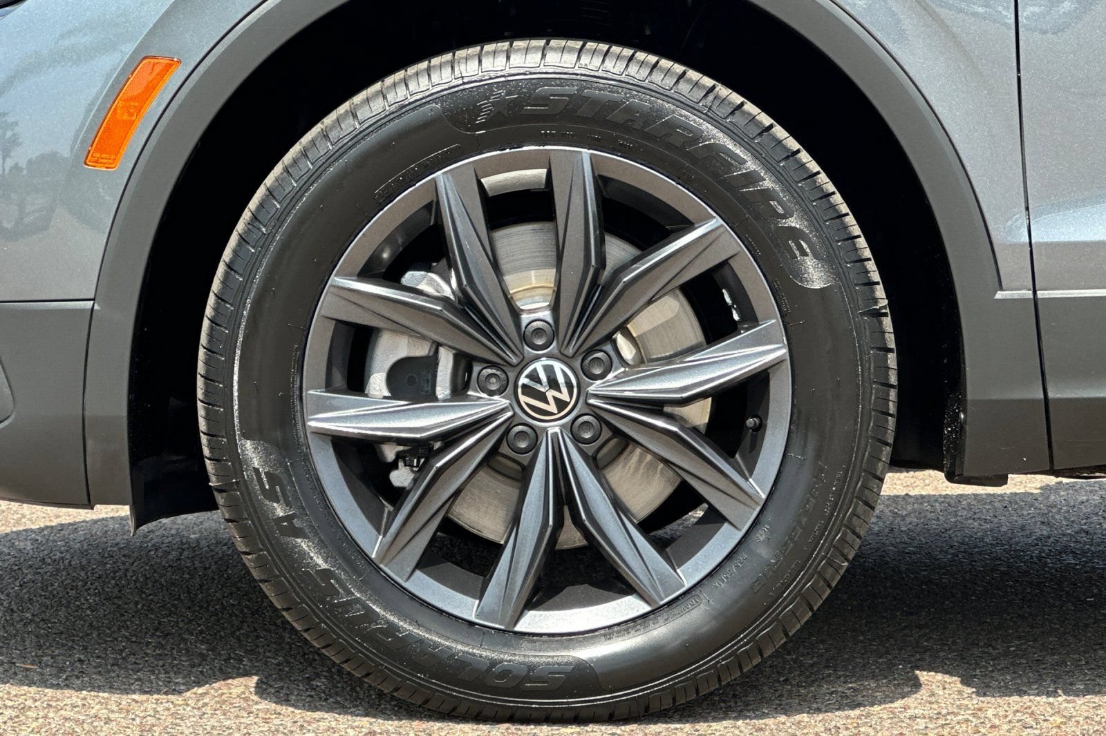 Used 2023 Volkswagen Tiguan SE w/ Panoramic Sunroof Package FWD image 26