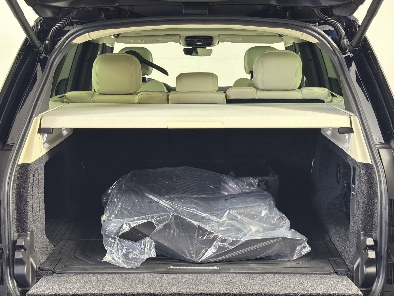 New 2026 Land Rover Range Rover SE image 29