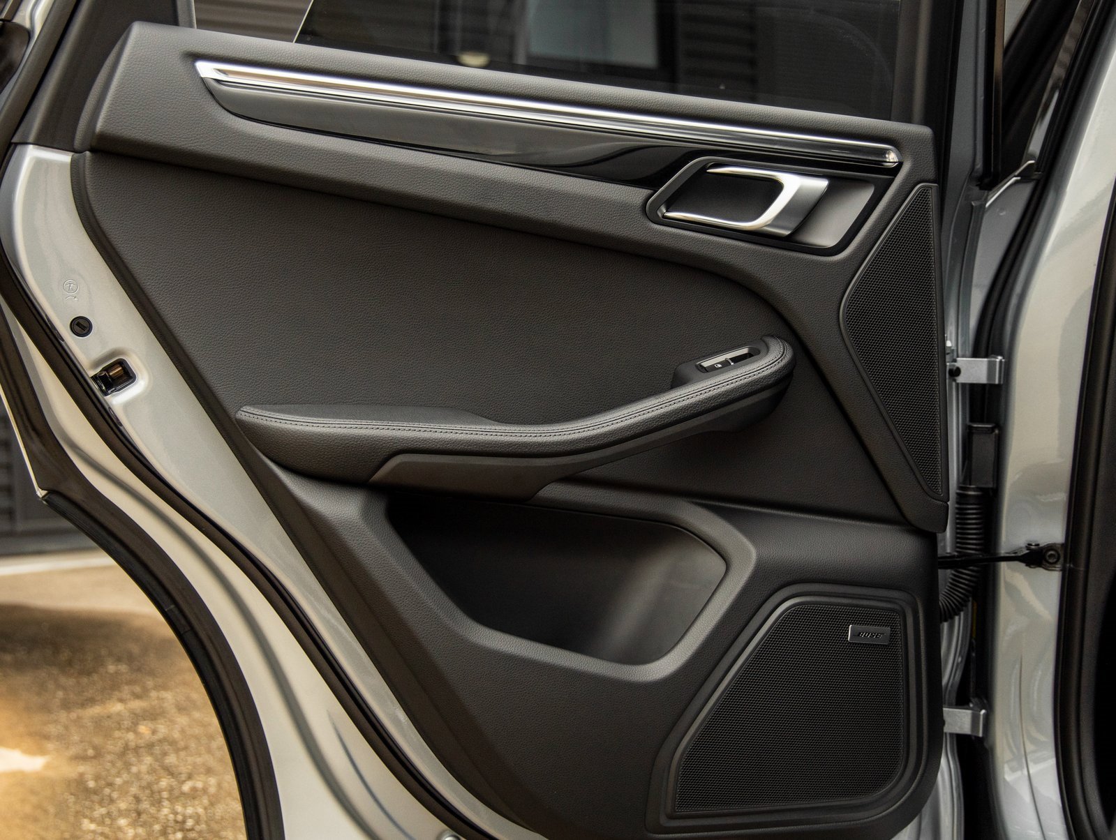 Used 2025 Porsche Macan image 33