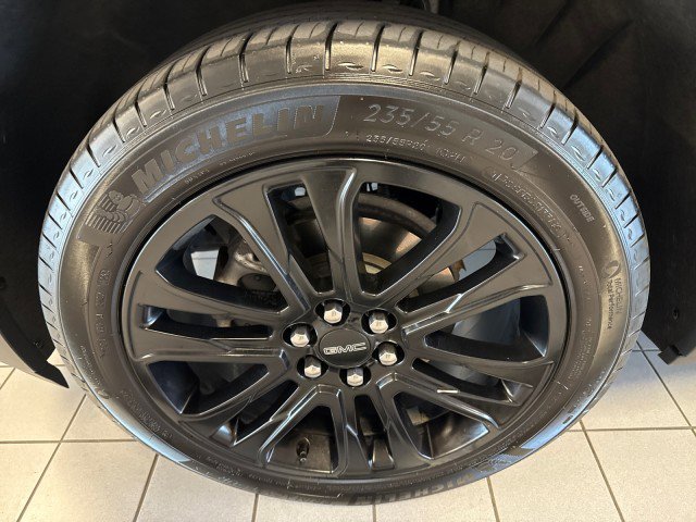 Used 2023 GMC Acadia SLE w/ Driver Convenience Package image 12