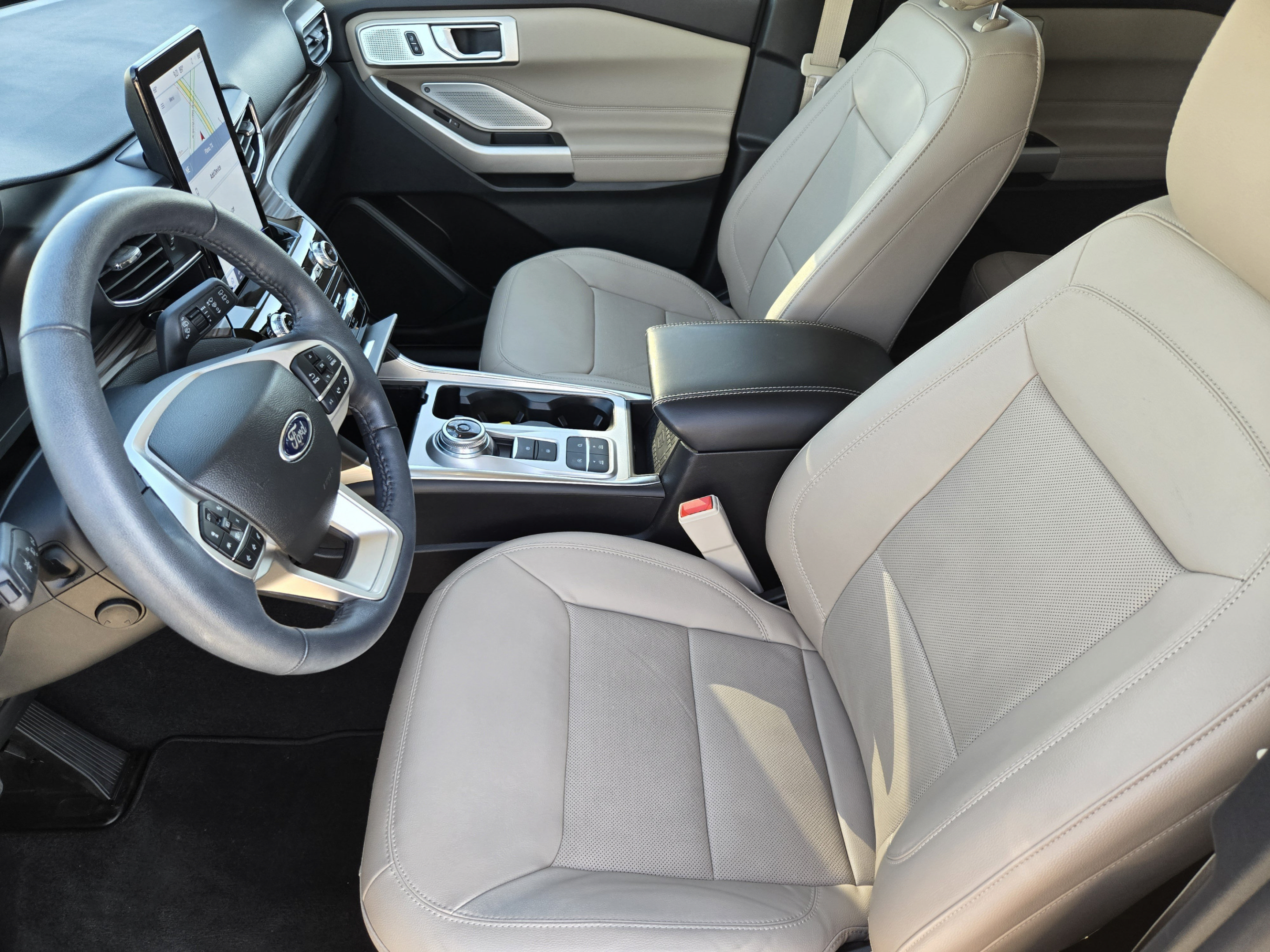 Used 2023 Ford Explorer Limited w/ Limited Technology Package RWD image 7
