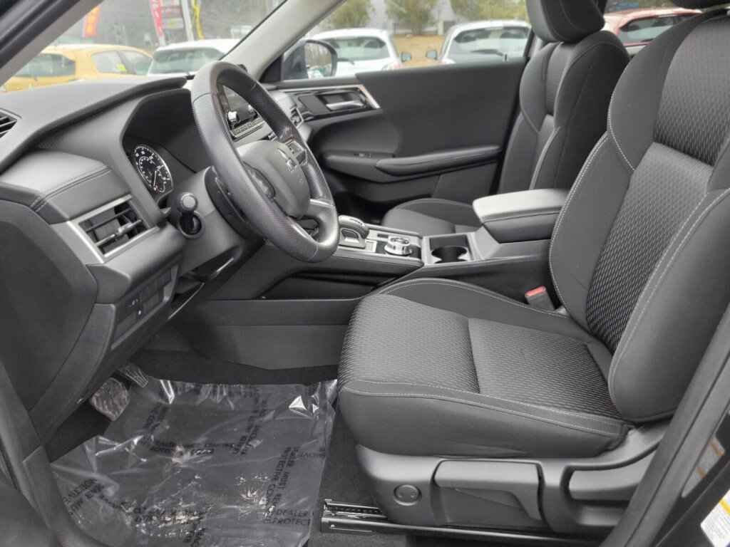 Used 2022 Mitsubishi Outlander ES image 15