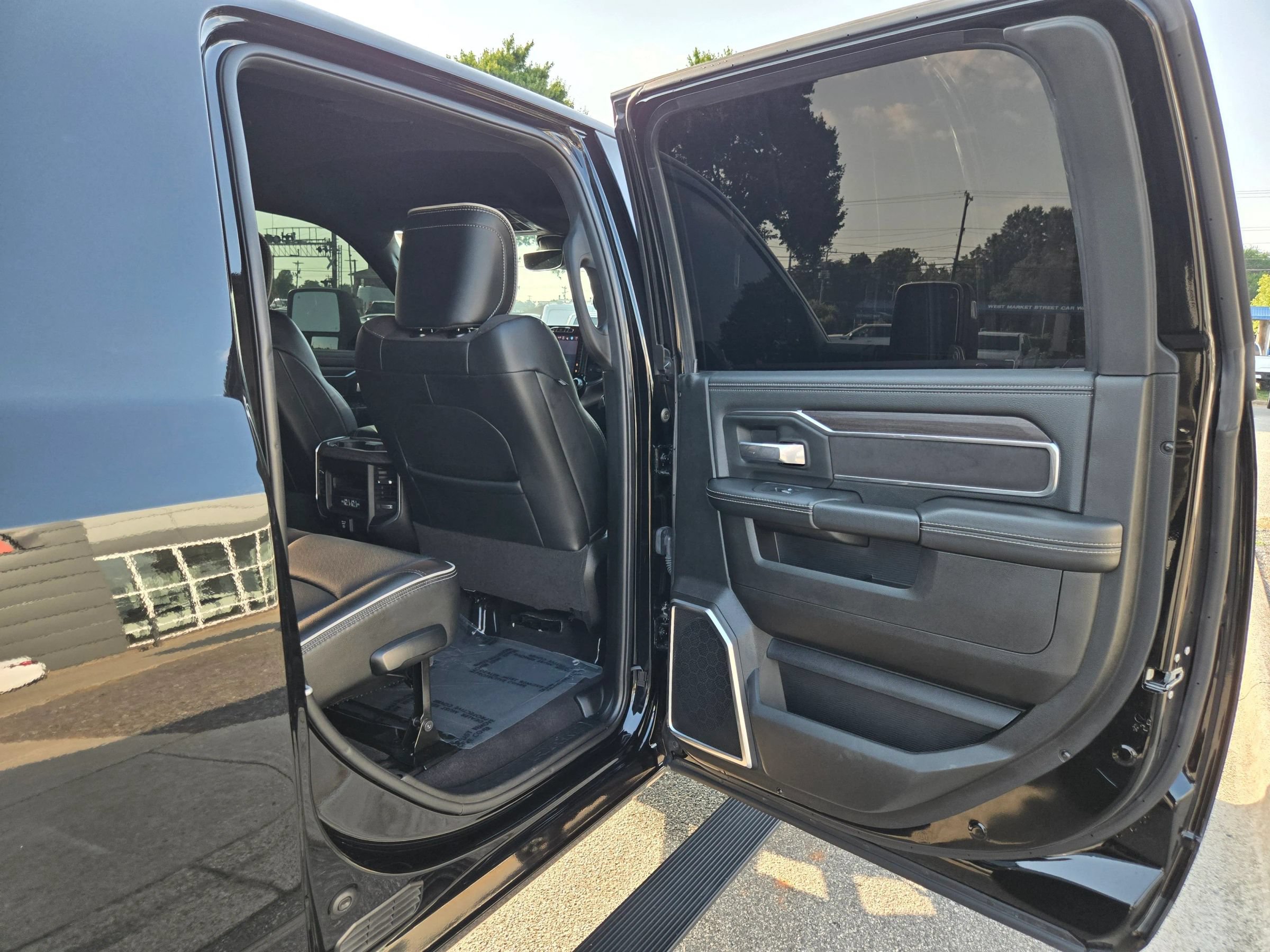 Used 2025 RAM 2500 Laramie w/ Night Edition AWD/4WD image 18