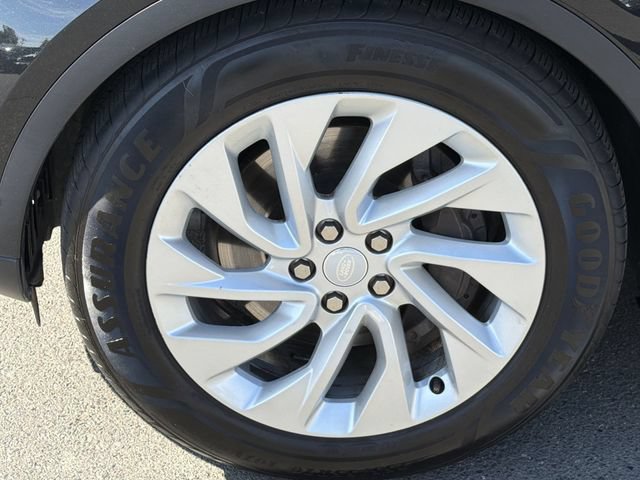 Used 2024 Land Rover Discovery S AWD/4WD image 17