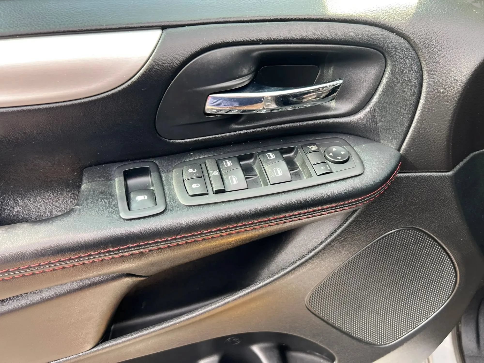 Used 2017 Dodge Grand Caravan GT FWD image 13