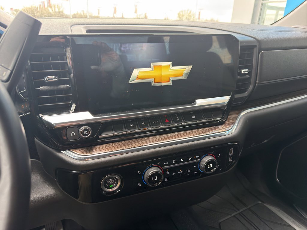 Used 2023 Chevrolet Silverado 1500 LT AWD/4WD image 17