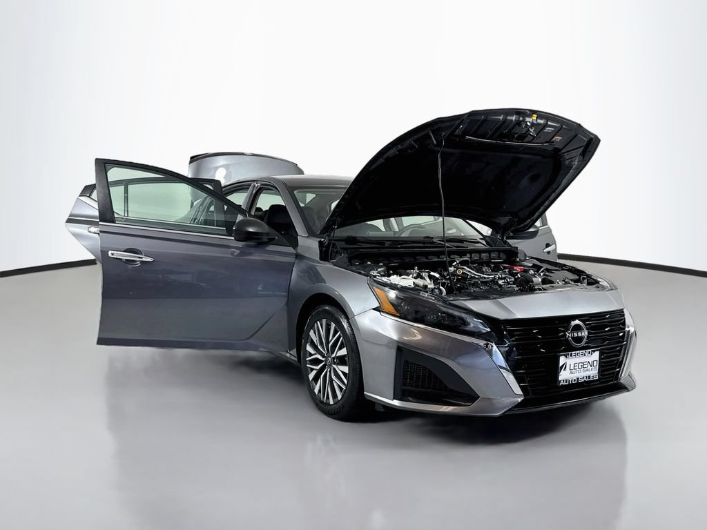 Used 2024 Nissan Altima 2.5 SV FWD image 18