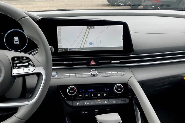 Used 2025 Hyundai Elantra SEL w/ Cargo Package image 7