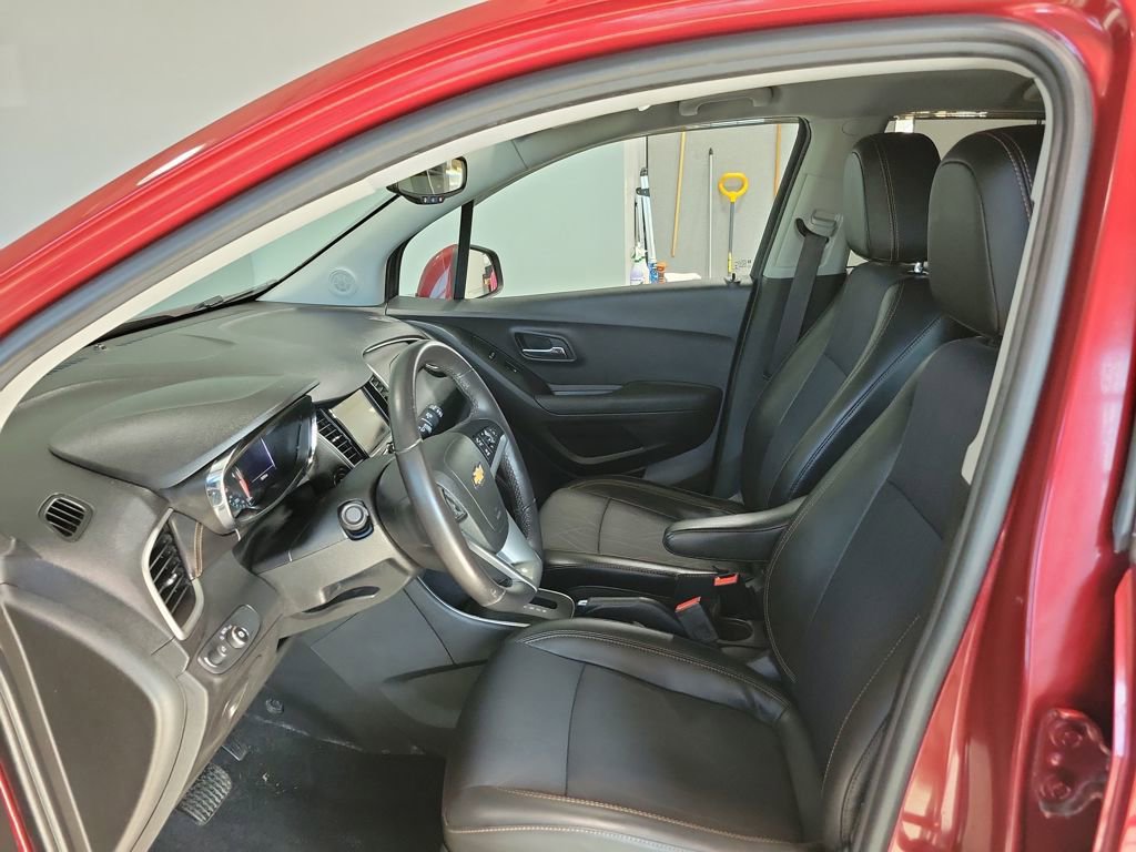 Used 2018 Chevrolet Trax LT w/ LT Convenience Package image 2