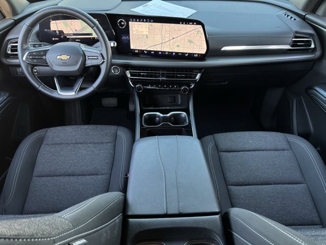 Used 2025 Chevrolet Traverse LT FWD image 11