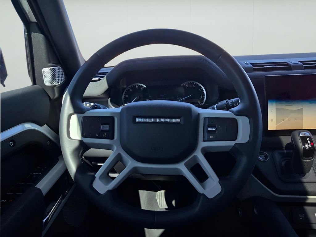 Used 2023 Land Rover Defender 130 X-Dynamic SE AWD/4WD image 13