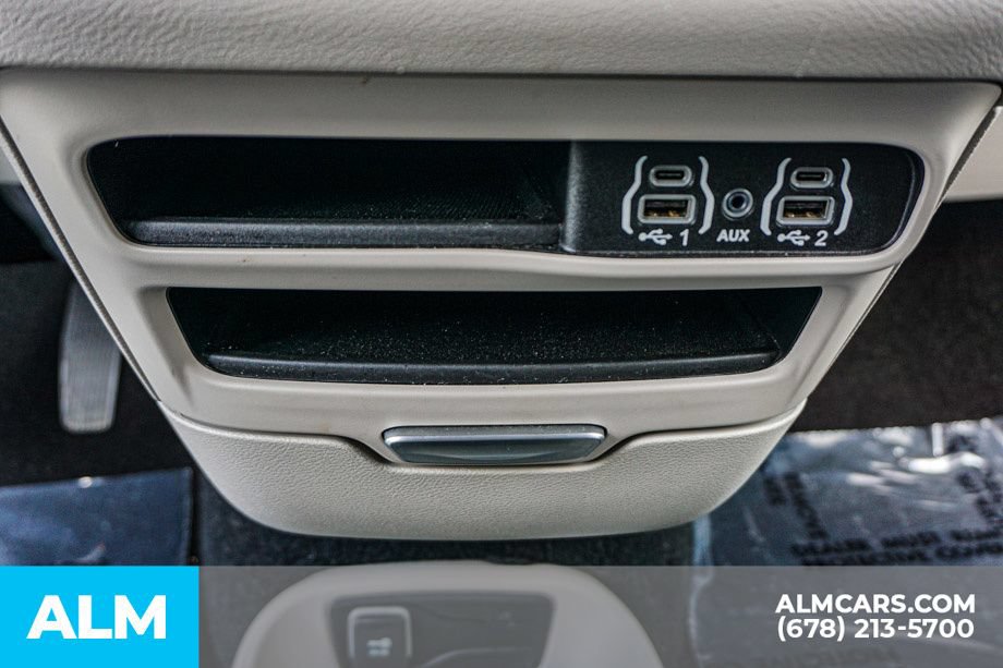 Used 2023 Chrysler Pacifica Touring-L FWD image 49