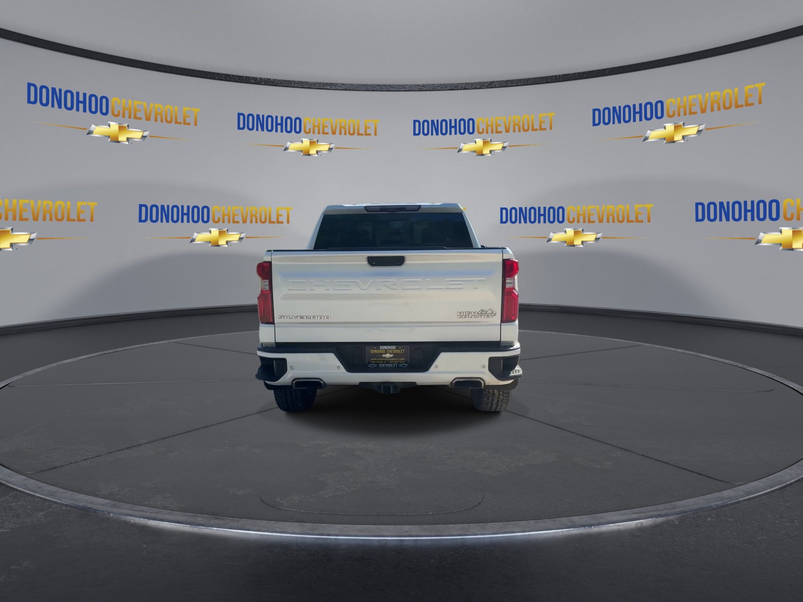 Used 2020 Chevrolet Silverado 1500 High Country w/ Technology Package AWD/4WD image 10