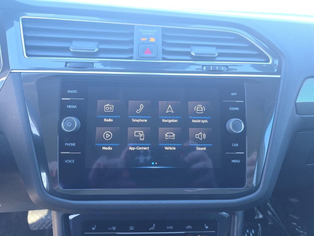 Certified 2022 Volkswagen Tiguan SE w/ Panoramic Sunroof Package image 17