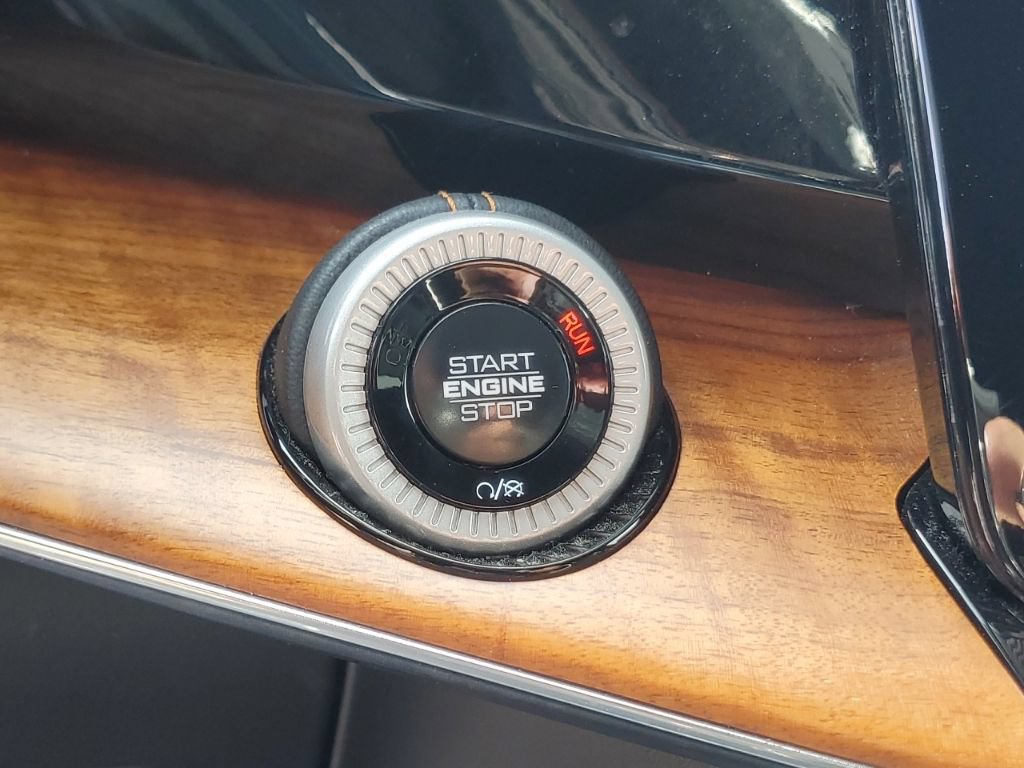 Used 2024 Jeep Grand Wagoneer L Series III AWD/4WD image 19