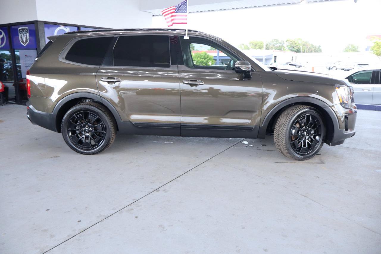 Used 2022 Kia Telluride SX w/ Nightfall Edition Package AWD/4WD image 6