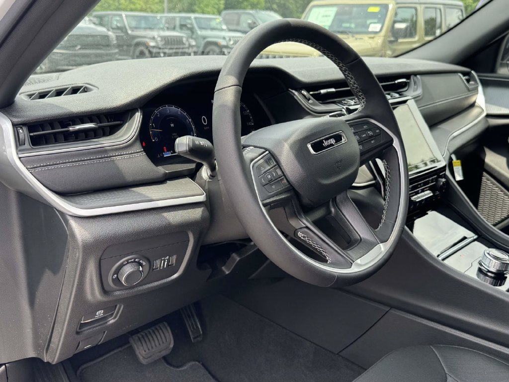 New 2026 Jeep Grand Cherokee Laredo X AWD/4WD image 2