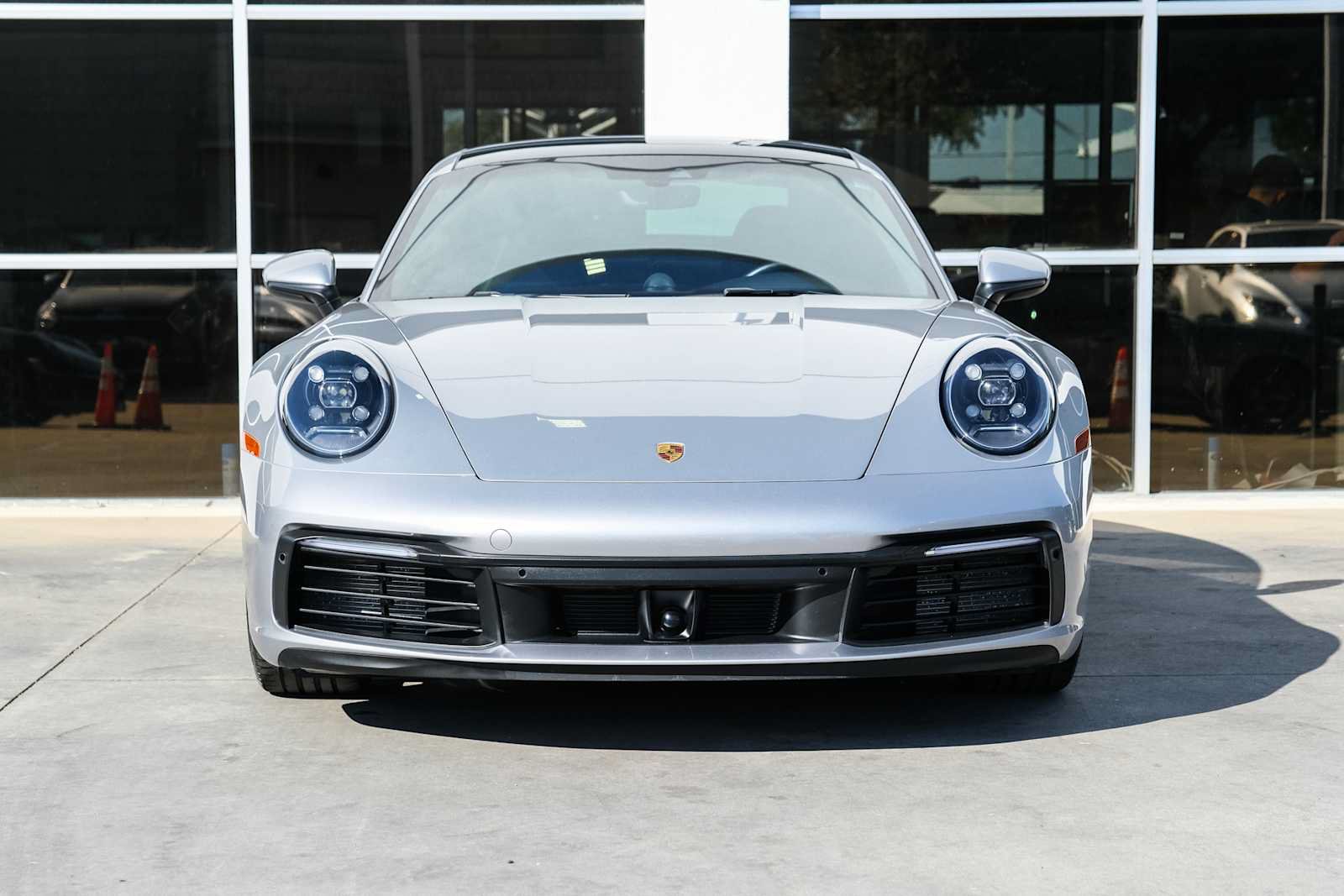 Used 2020 Porsche 911 Carrera RWD image 3