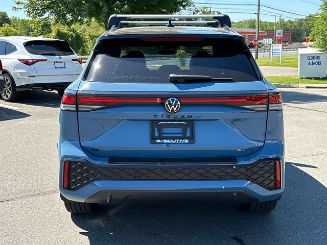 Used 2025 Volkswagen Tiguan SE R-Line AWD/4WD image 3