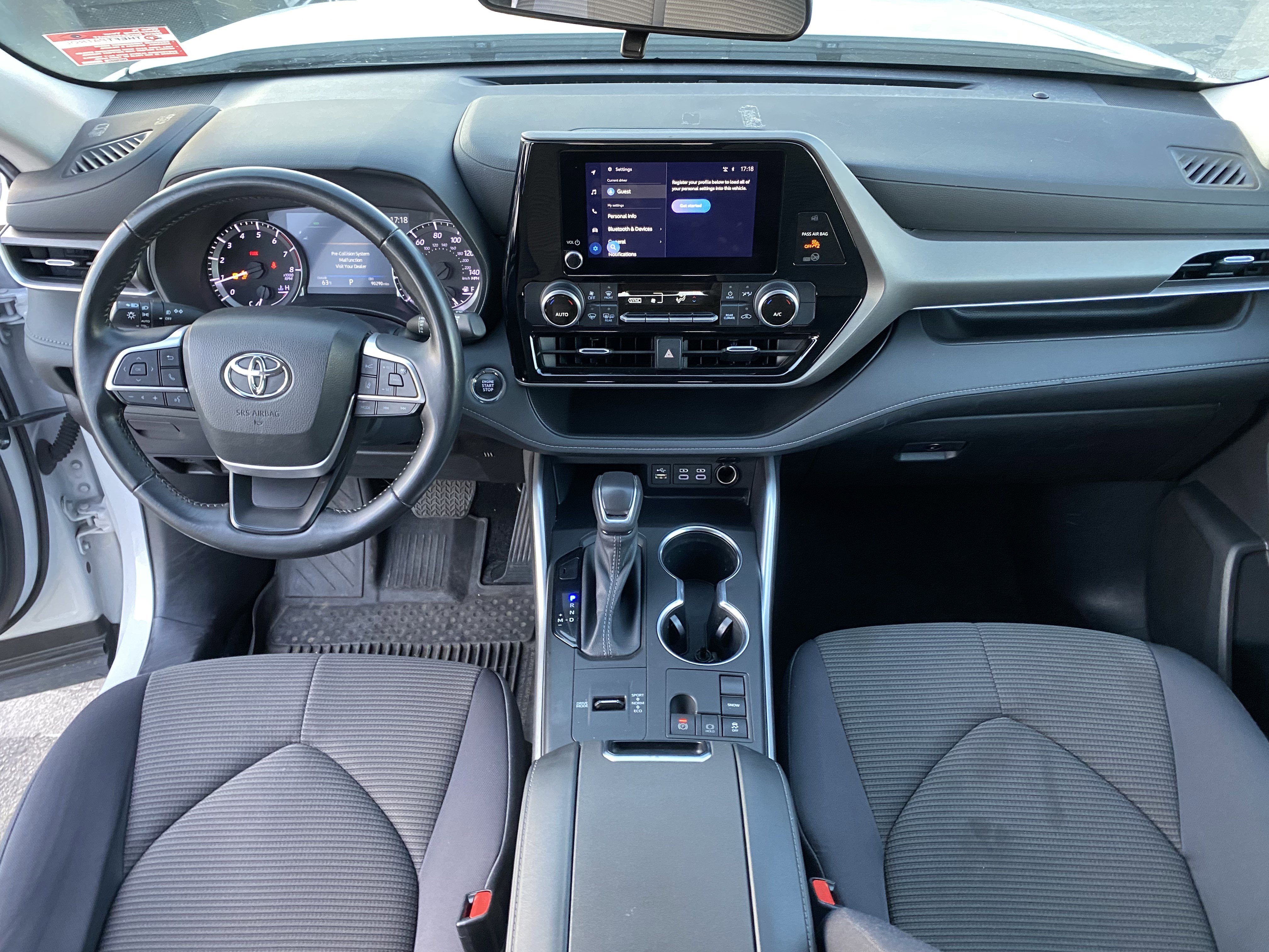 Used 2022 Toyota Highlander LE FWD image 24