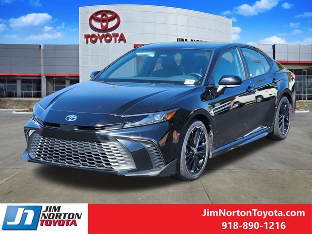 Used 2025 Toyota Camry SE FWD image 3