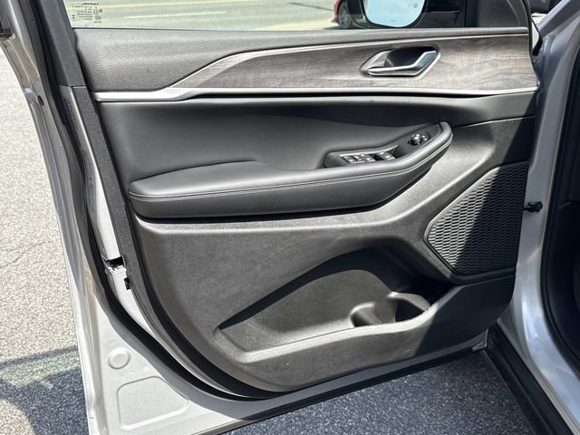 New 2026 Jeep Grand Cherokee Altitude AWD/4WD image 27