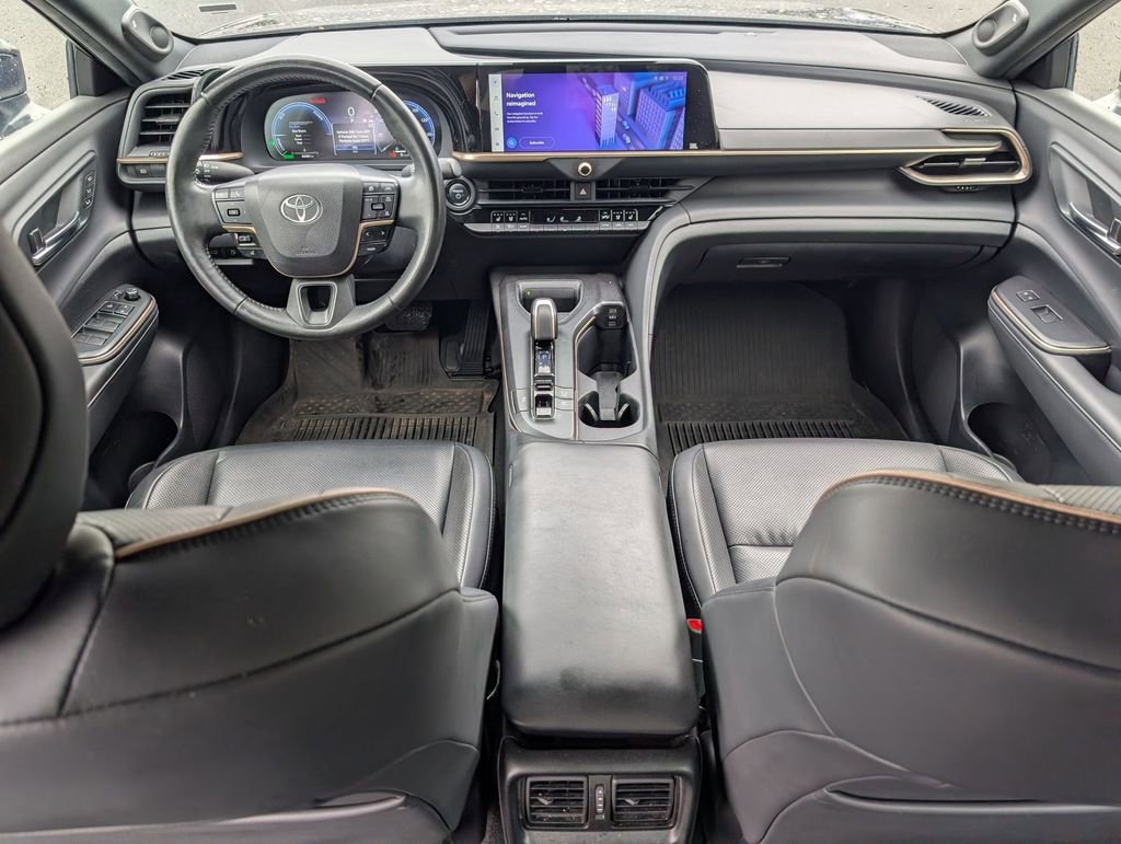 Used 2023 Toyota Crown Limited image 17