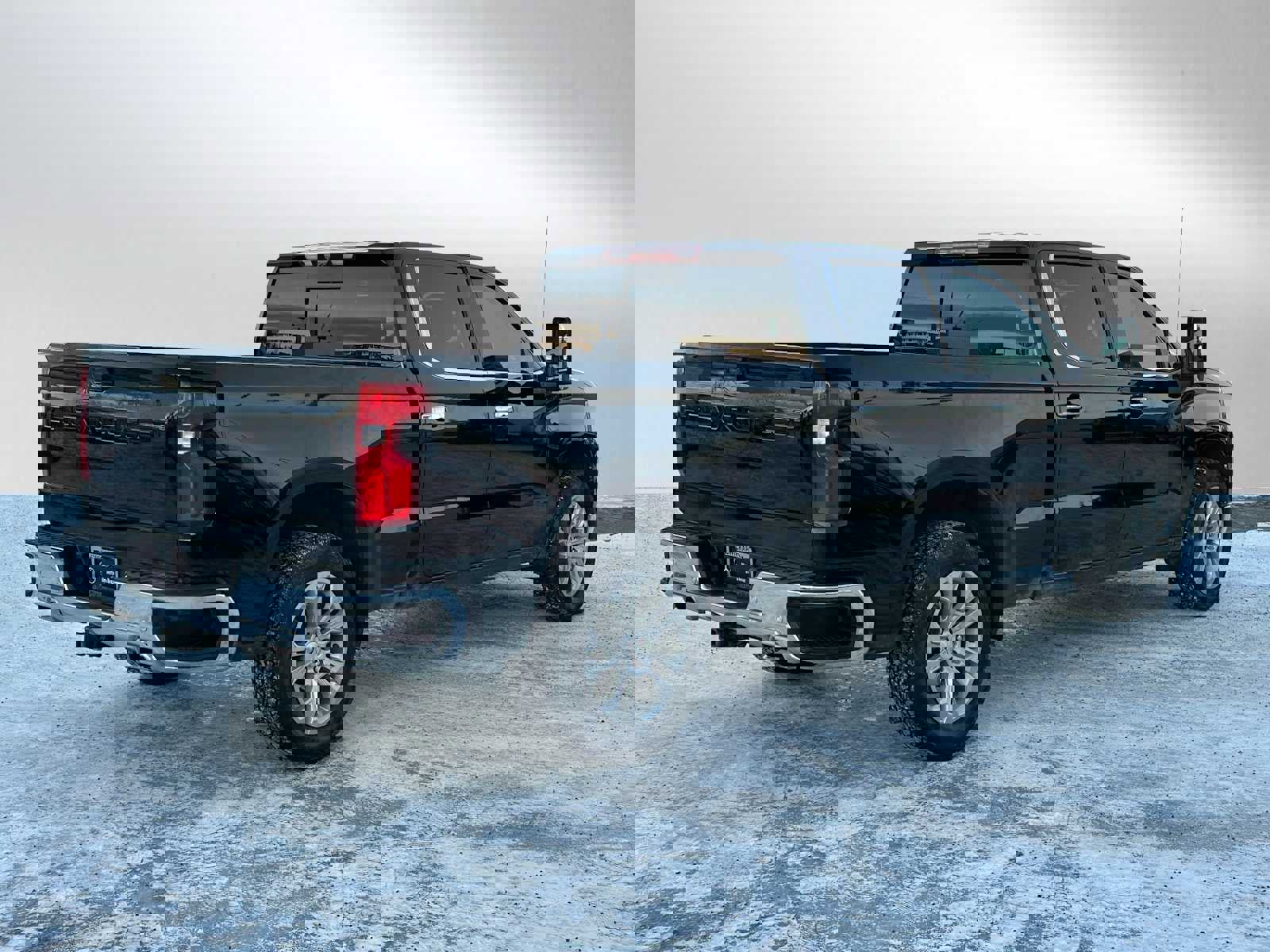 Used 2025 Chevrolet Silverado 1500 LTZ w/ LTZ Premium Package image 3