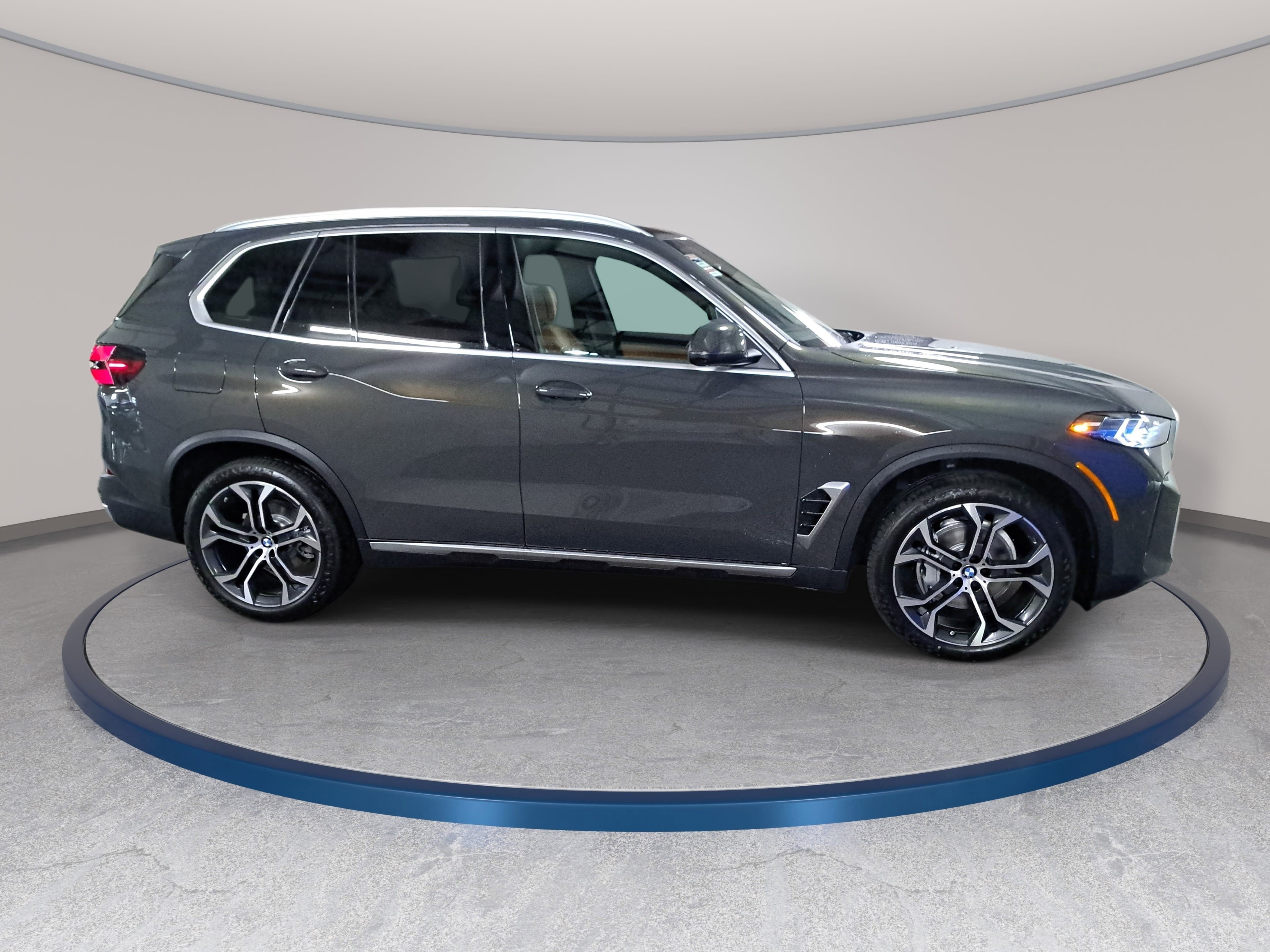 New 2026 BMW X5 xDrive40i w/ Climate Comfort Package AWD/4WD image 4