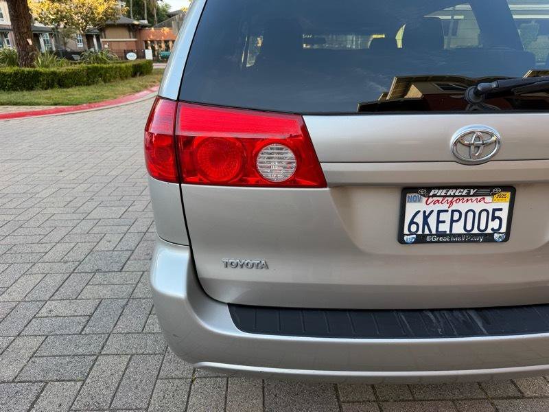 Used 2010 Toyota Sienna LE FWD image 14
