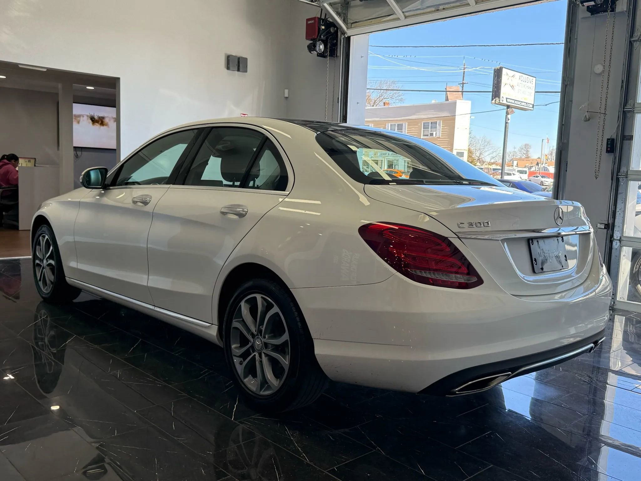 Used 2015 Mercedes-Benz C 300 4MATIC Sedan image 4
