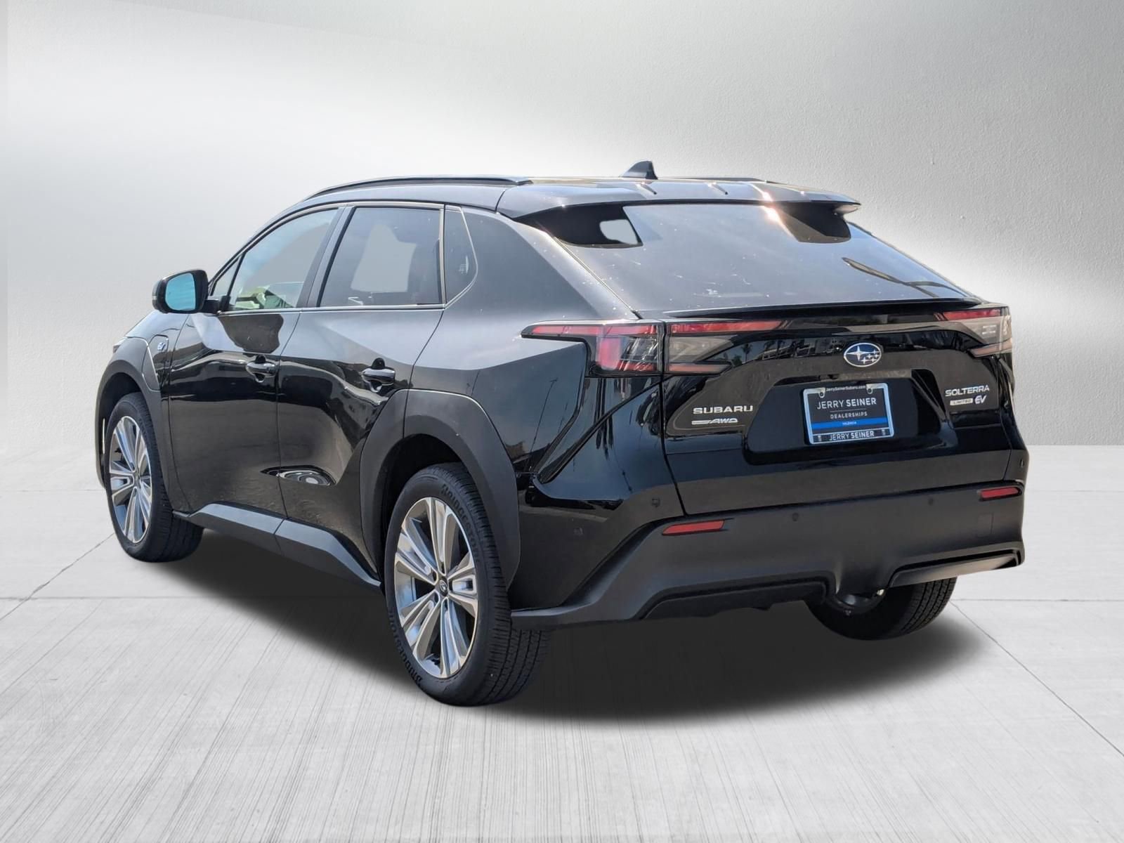 Used 2025 Subaru Solterra Limited image 3