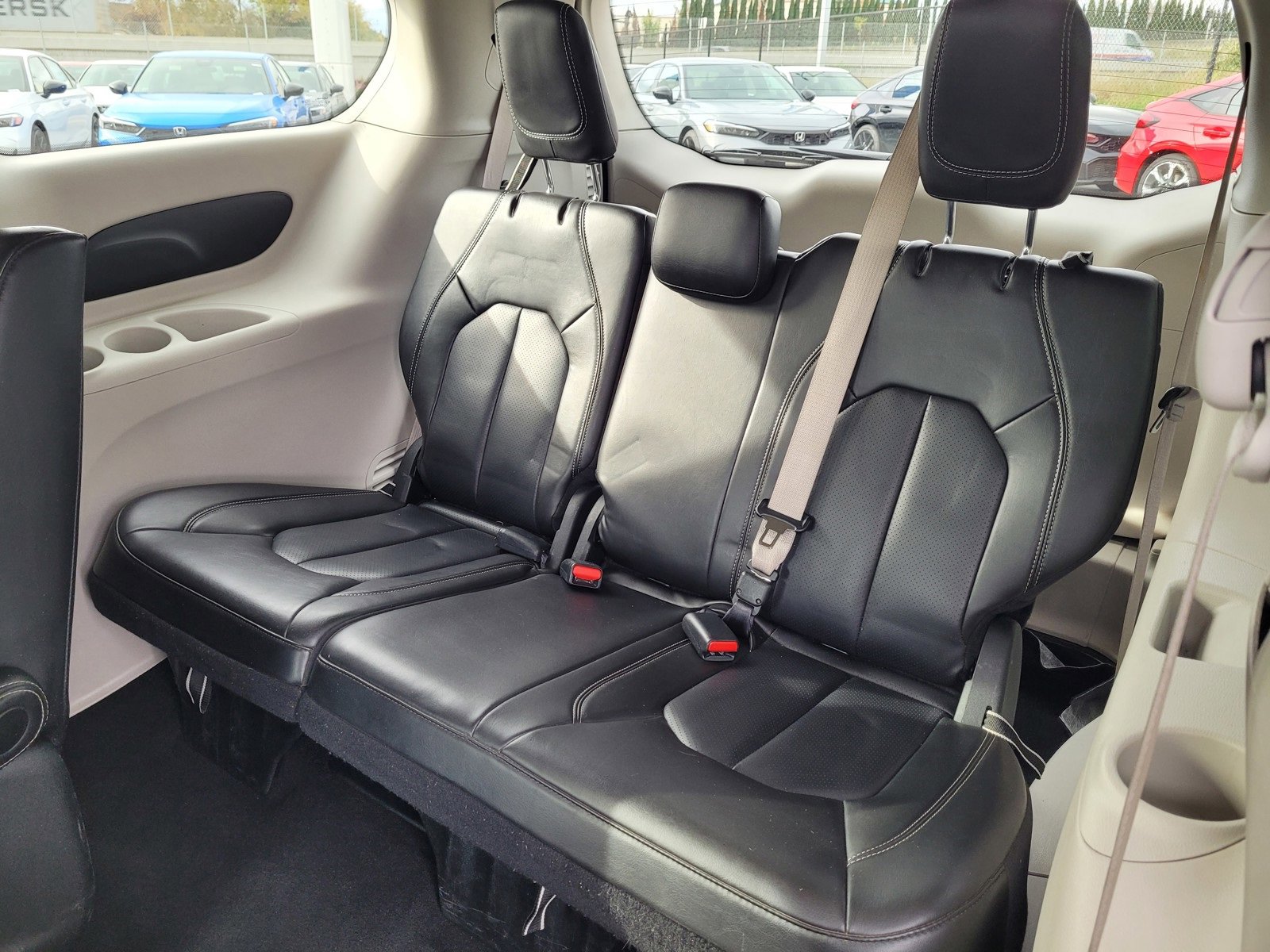 Used 2023 Chrysler Pacifica Touring-L image 13