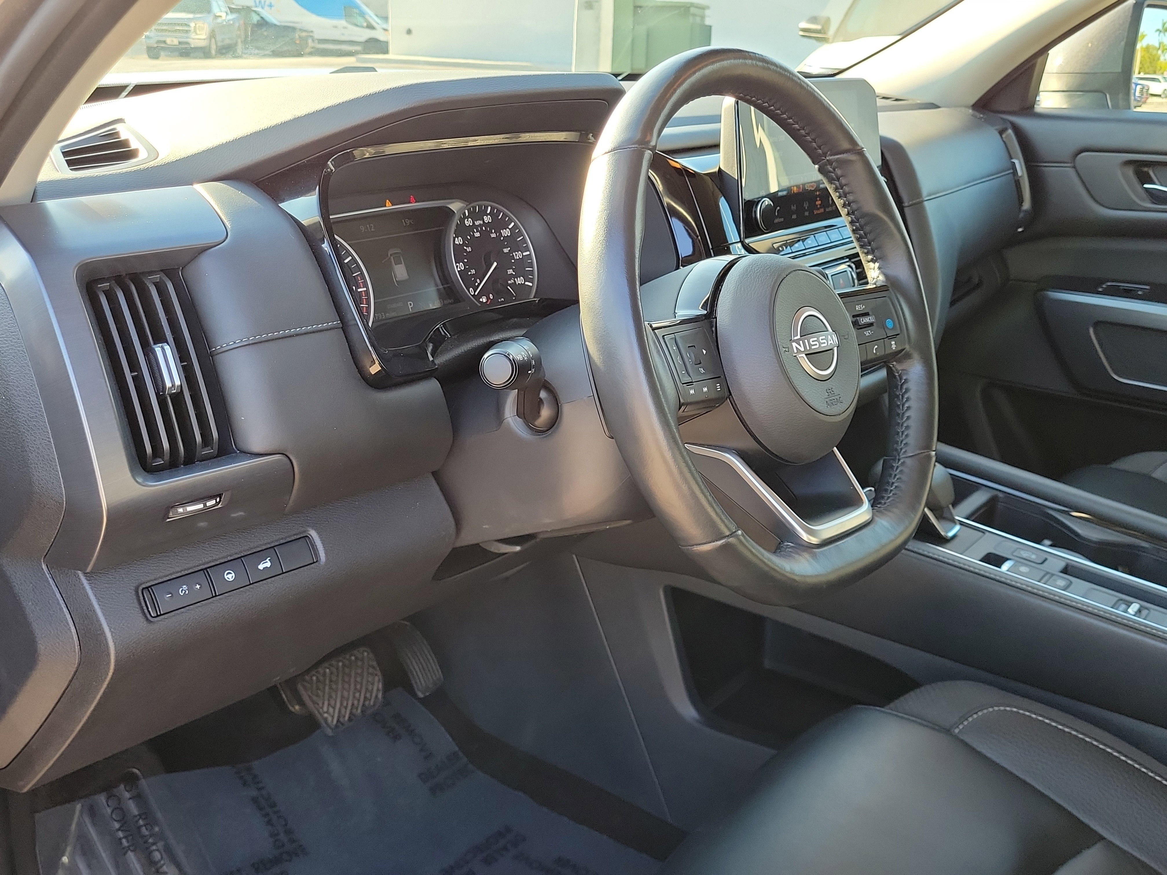 Used 2024 Nissan Pathfinder SL image 9