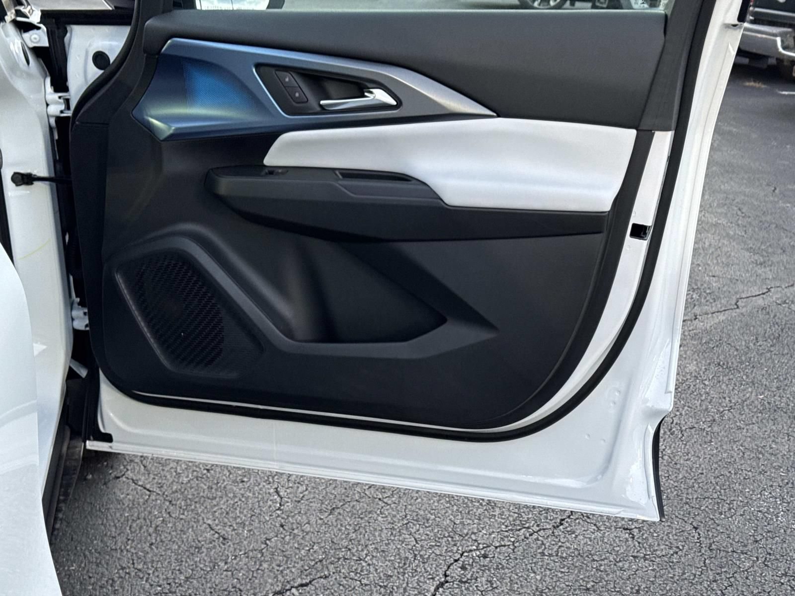 New 2026 Chevrolet Equinox EV LT AWD/4WD image 10