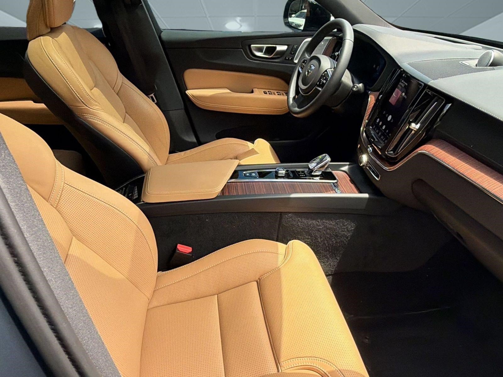 Certified 2024 Volvo XC60 B5 Ultimate w/ Protection Package Premier AWD/4WD image 25