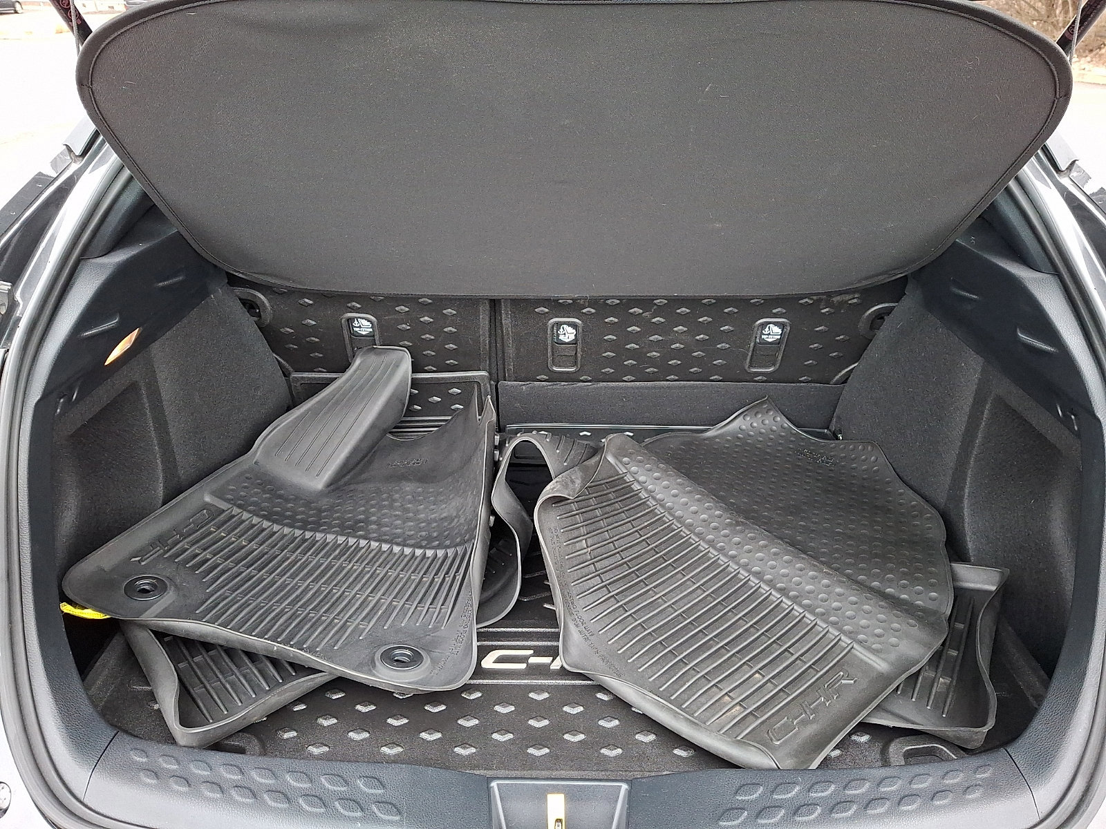 Used 2022 Toyota C-HR XLE image 28