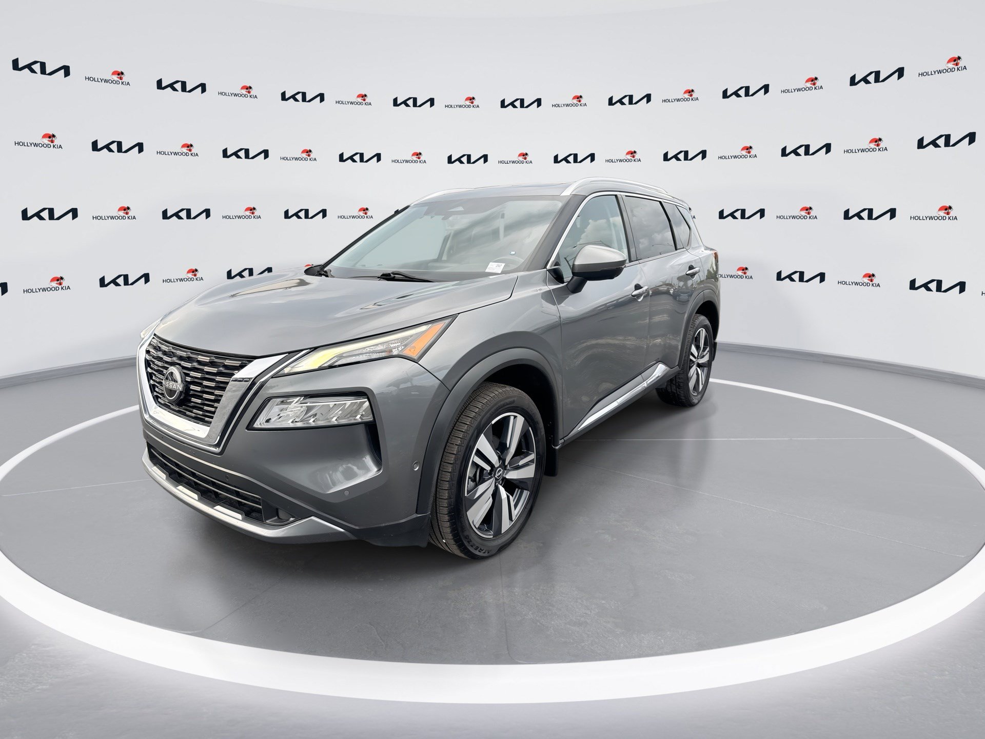 Used 2023 Nissan Rogue SL w/ SL Premium Package FWD image 4