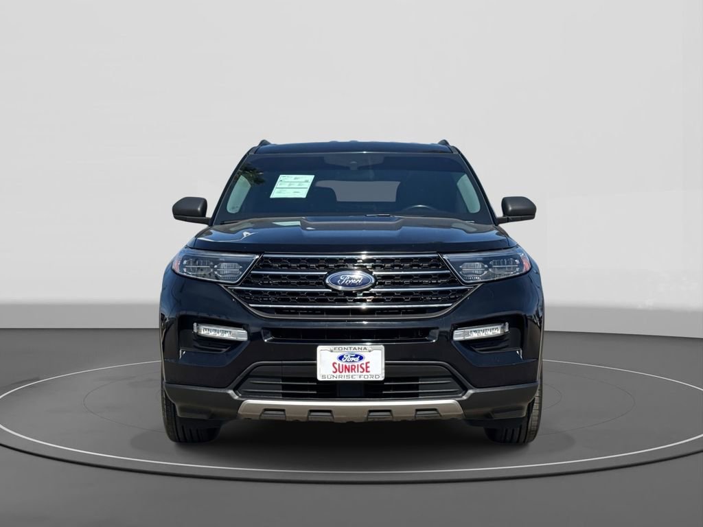 Certified 2022 Ford Explorer XLT w/ Equipment Group 202A image 3