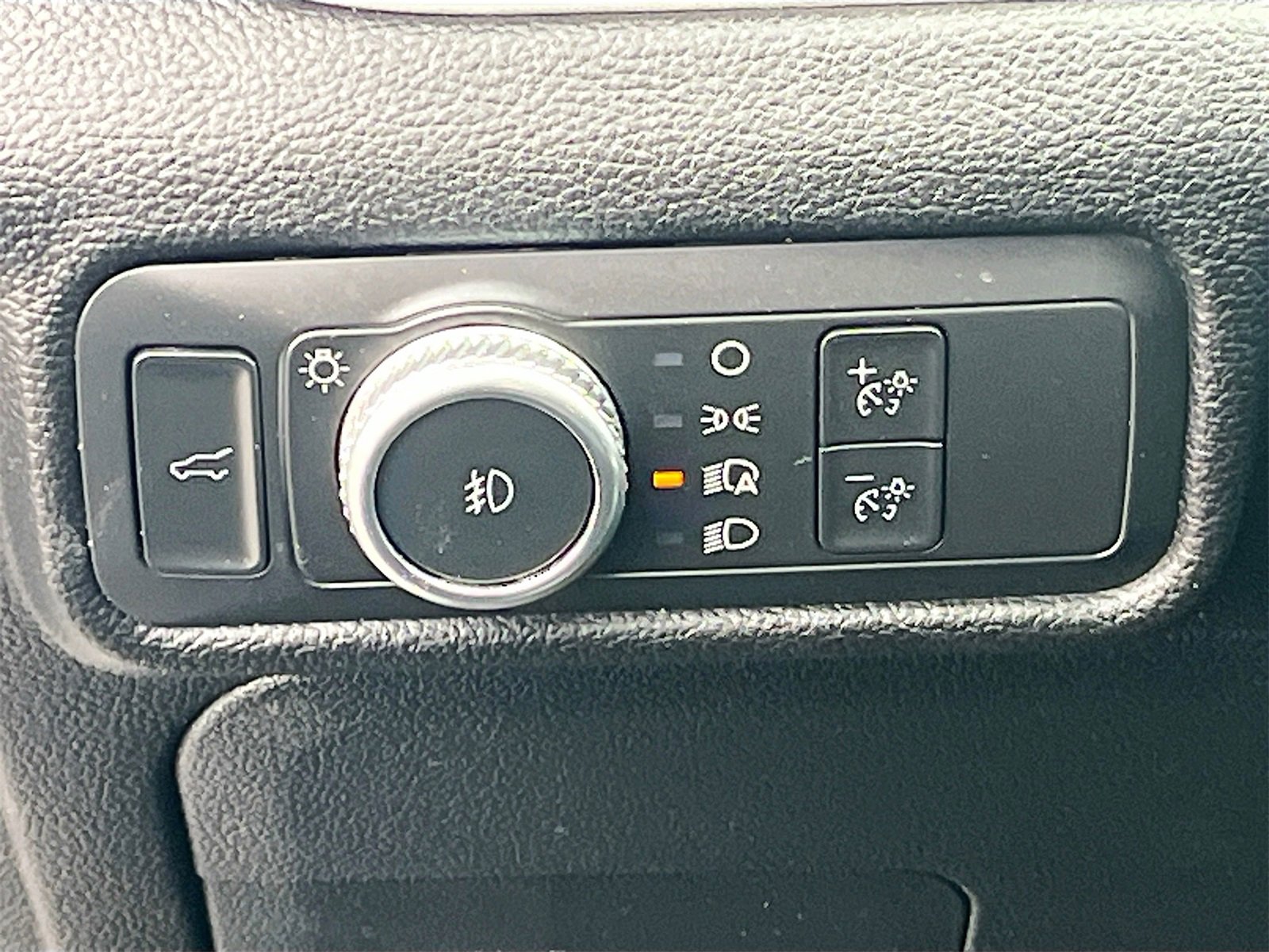 Used 2021 Ford Explorer XLT w/ Equipment Group 202A image 10