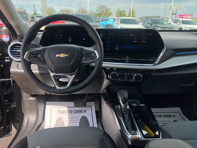 Used 2025 Chevrolet Trax LT w/ Driver Confidence Package FWD image 17