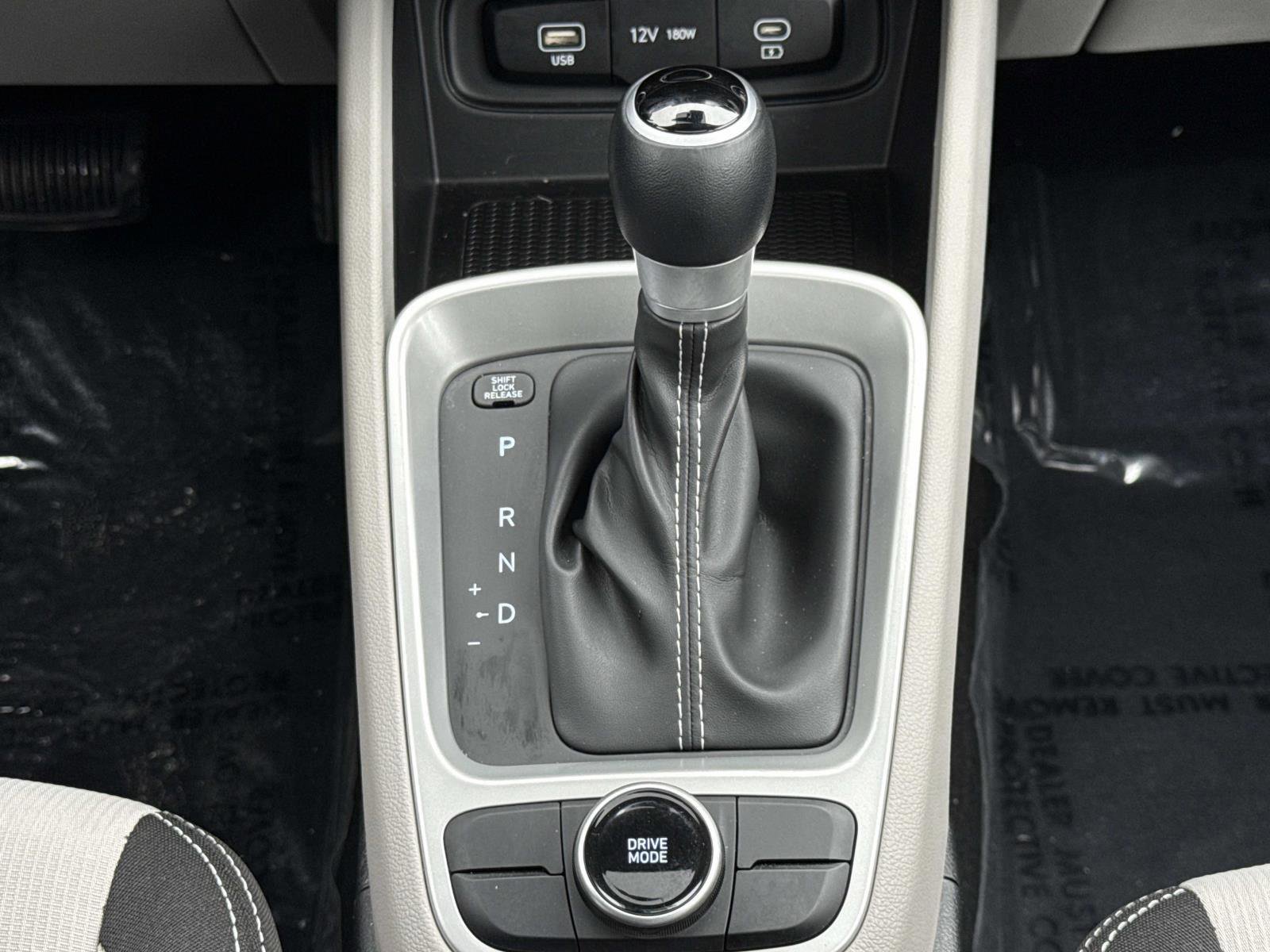 Used 2025 Hyundai Venue SEL image 7