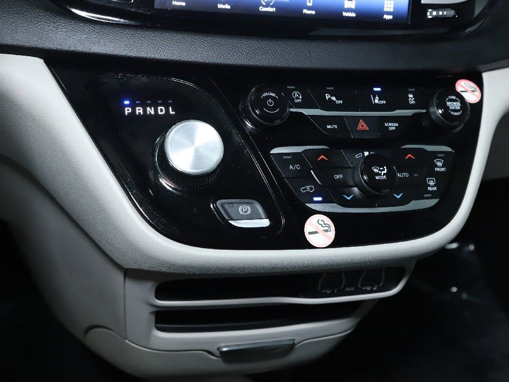 Used 2024 Chrysler Pacifica Touring-L image 26